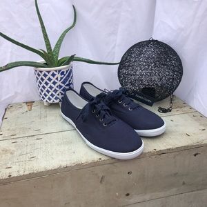NWT!! navy blue laced shoes